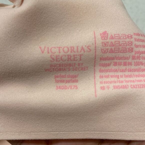 Victoria’s Secret incredible bra size 34DD  - Picture 2 of 6